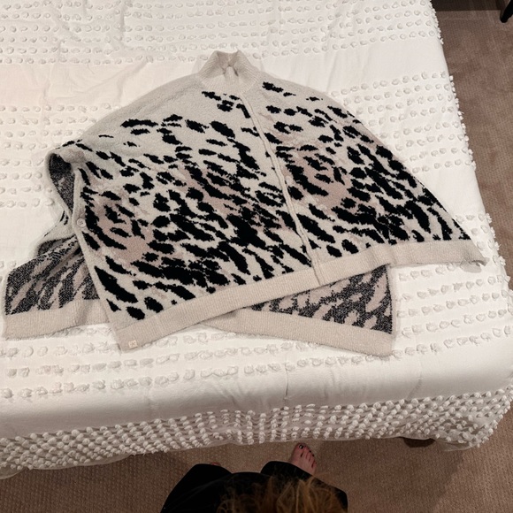 Cozychic Cheetah Print Poncho In Cream Black - Picture 2 of 3
